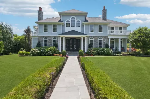 88 Fifth St, Garden City, NY 11530