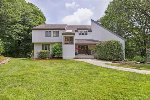 3 Farese Way, Amawalk, NY 10501