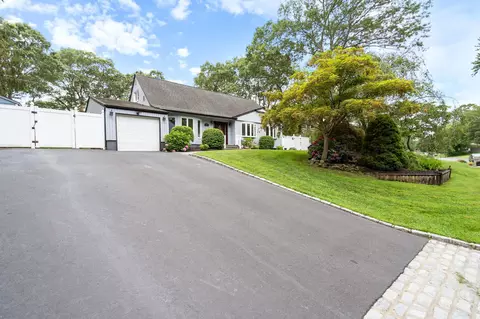 10 Orchid Dr, Port Jefferson Station, NY 11776