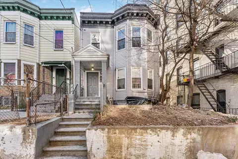 630 E 230th St, Bronx, NY 10466