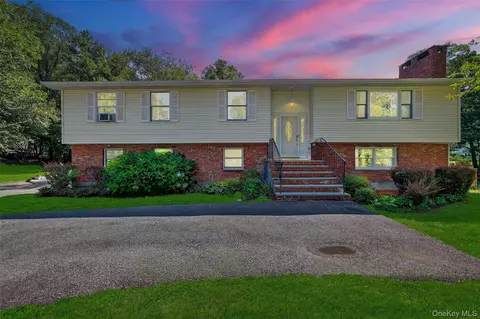 7 Kentwood Dr, Carmel, NY 10512