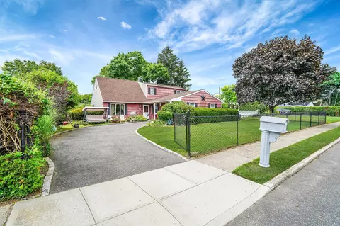 38 Charter Rd, Selden, NY 11784