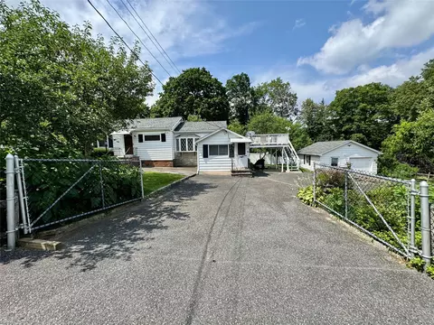 11 Knollcrest Dr, New Fairfield, CT 06812