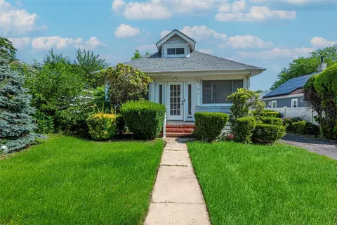2 Florence St, Baldwin, NY 11510