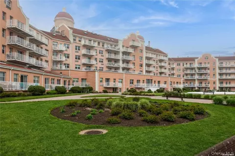 2 Richmond Rd #6F, Lido Beach, NY 11561