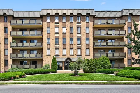 175 Maple Ave #5G, North Hempstead, NY 11590