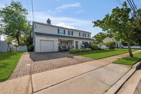 74 Forest Ave, Massapequa, NY 11758