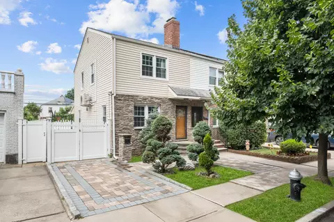 5620 185th St, New York, NY 11365