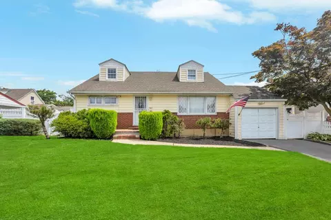 890 Polk Ave, Franklin Square, NY 11010