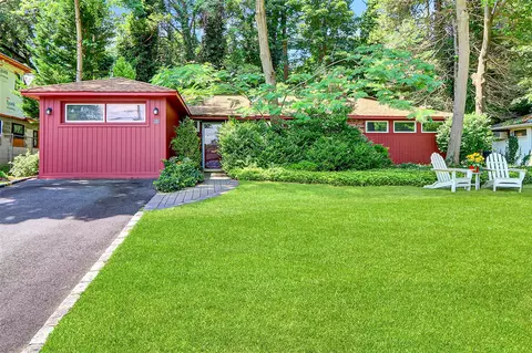 15 Wellington Rd, North Hempstead, NY 11548