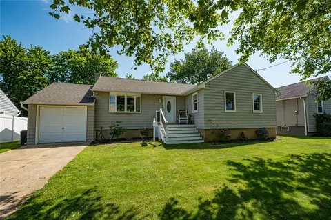 19 Tappan Ave, Babylon, NY 11702