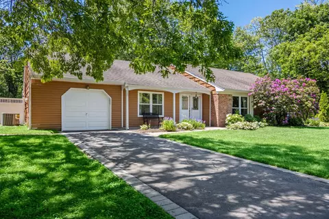 25 Annandale Rd, Stony Brook, NY 11790