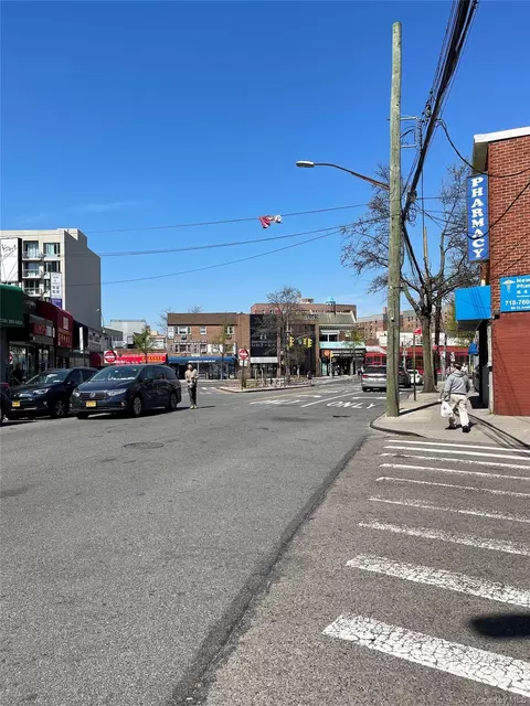 8827 53 Rd Ave #2R, Elmhurst, NY 11373