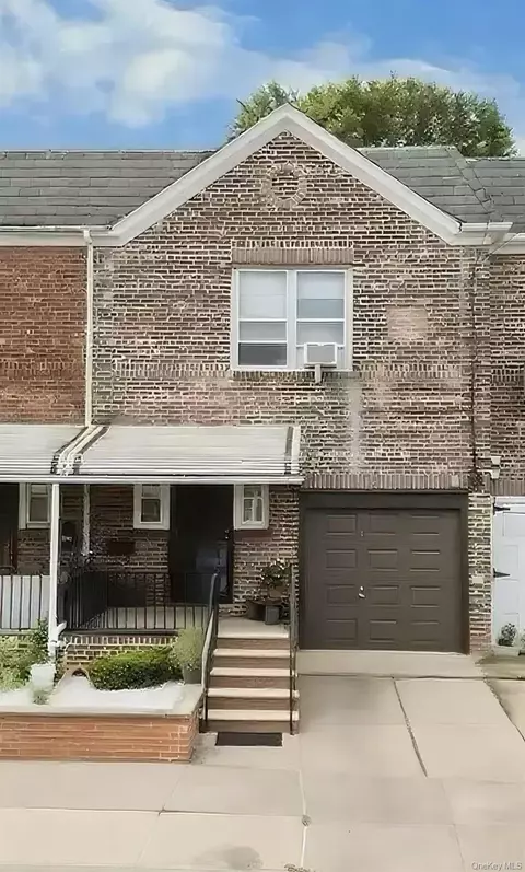 7204 Calamus Ave, New York, NY 11377