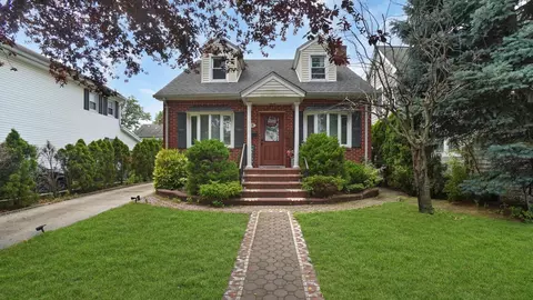 26 Depan Ave, Floral Park, NY 11001