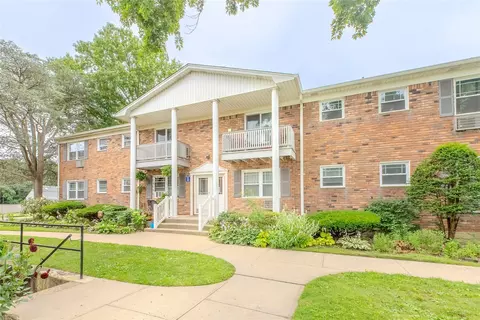 3 Fair Harbor Dr #3, Patchogue, NY 11772