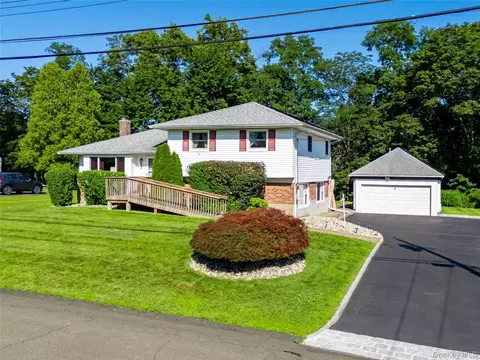 28 Terrace Ave, Clarkstown, NY 10954