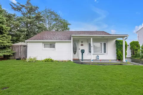 4203 Ludwig Ln, Bethpage, NY 11714