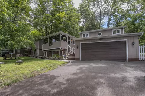 17 Northside Ln, Greenwood Lake, NY 10925