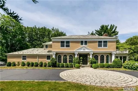2 Broadlawn Ave, North Hempstead, NY 11024