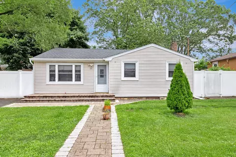 141 Smithtown Polk Blvd, Centereach, NY 11720