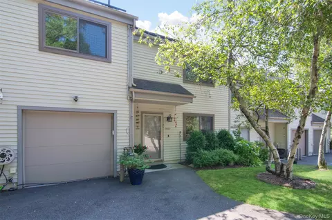 1402 Hunters Run, Greenburgh, NY 10522