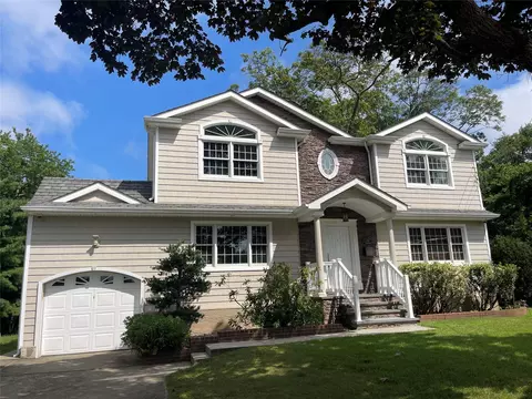 8 Trezza Ct, Bellmore, NY 11710