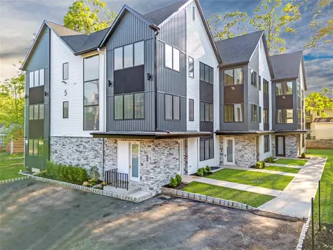 5 Francis Pl #214, Ramapo, NY 10952