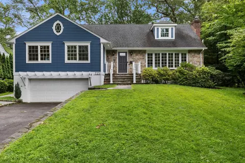 725 The Pkwy, Mamaroneck, NY 10543