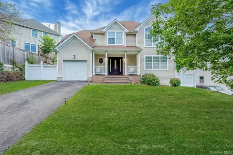 11 Gladysz Way, Port Jefferson, NY 11777
