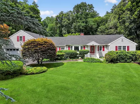 21 Greenlawn Rd, Katonah, NY 10536