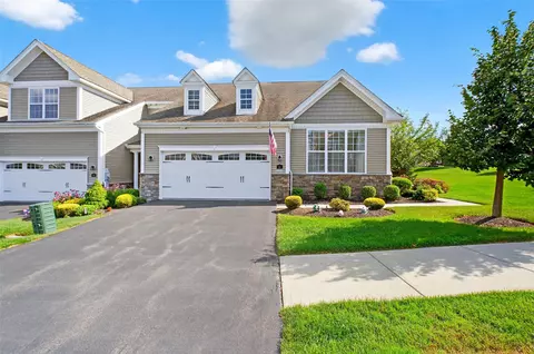 11 Avondale Ln, Wappinger, NY 12590