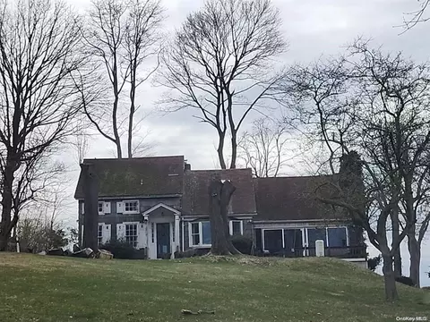 4 Childs Ln, Setauket, NY 11733