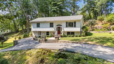 23 Crusher Rd, Bedford, NY 10506