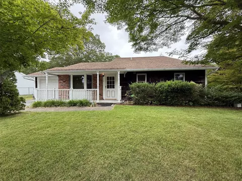 719 Greenbelt Pkwy W, Holbrook, NY 11741