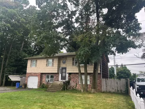 64 Boulevard Ave, Greenlawn, NY 11740