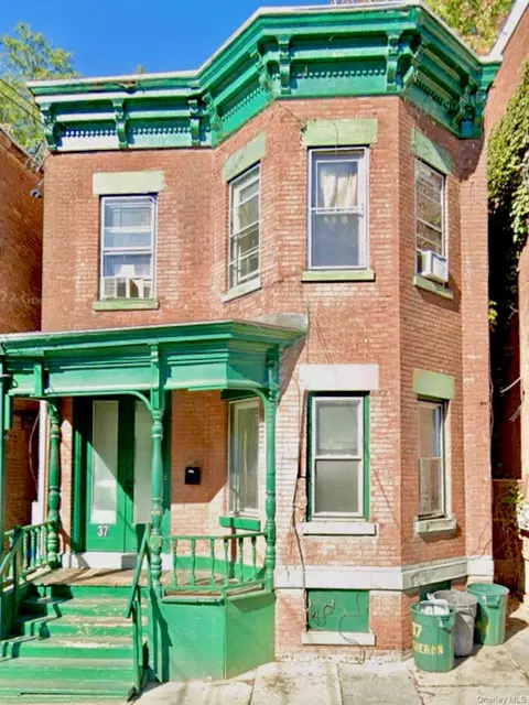 37 Lutheran St, Newburgh, NY 12550