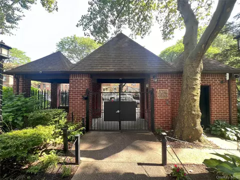 118-66 Metropolitan Ave #6J, Kew Gardens, NY 11415