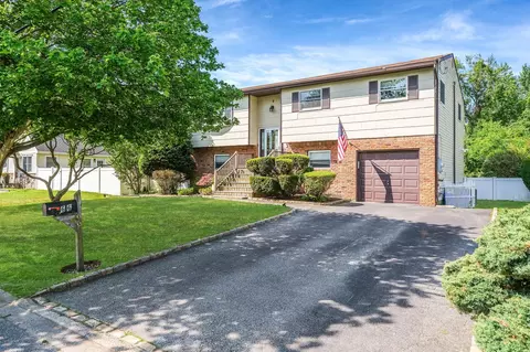 66 Stowe Ave, Babylon, NY 11702