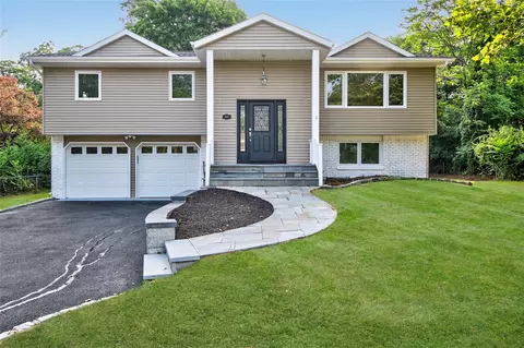 51 Village Ln, Hauppauge, NY 11788