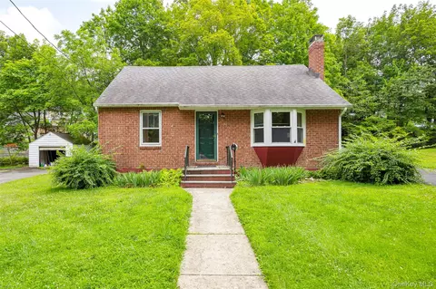 32 N Oakwood Ter, New Paltz, NY 12561