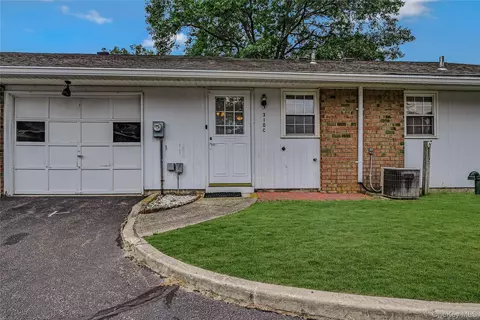 310 Woodbridge Dr # -C, Ridge, NY 11961
