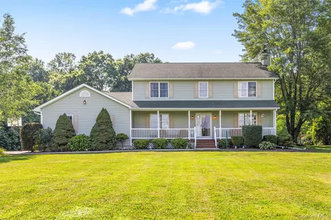 395 Toleman Rd, Rock Tavern, NY 12575