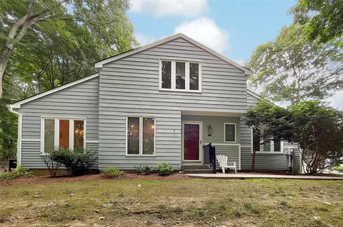 1 Maple Hill Dr, Mahopac, NY 10541