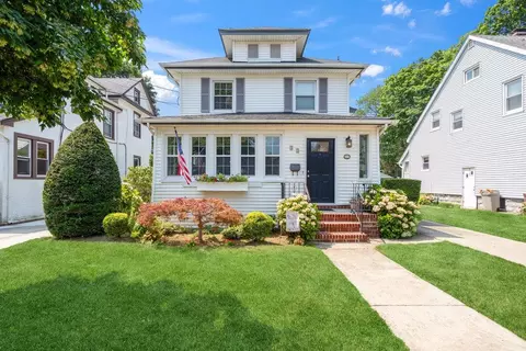 43 Nieman Ave, Lynbrook, NY 11563