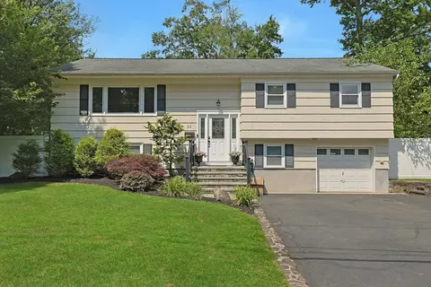 22 Judith St, Clarkstown, NY 10954
