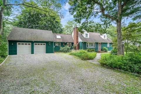 232 Inwood Ave, Medford, NY 11763
