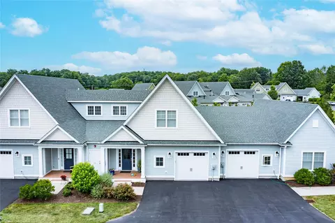 10 Oakwood Ln, Rhinebeck, NY 12572