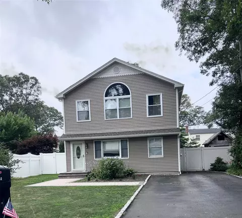42 Audubon St, Nesconset, NY 11767