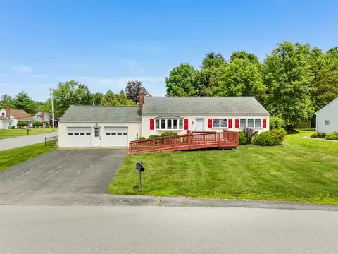 14 Mainetti Dr, Poughkeepsie, NY 12603